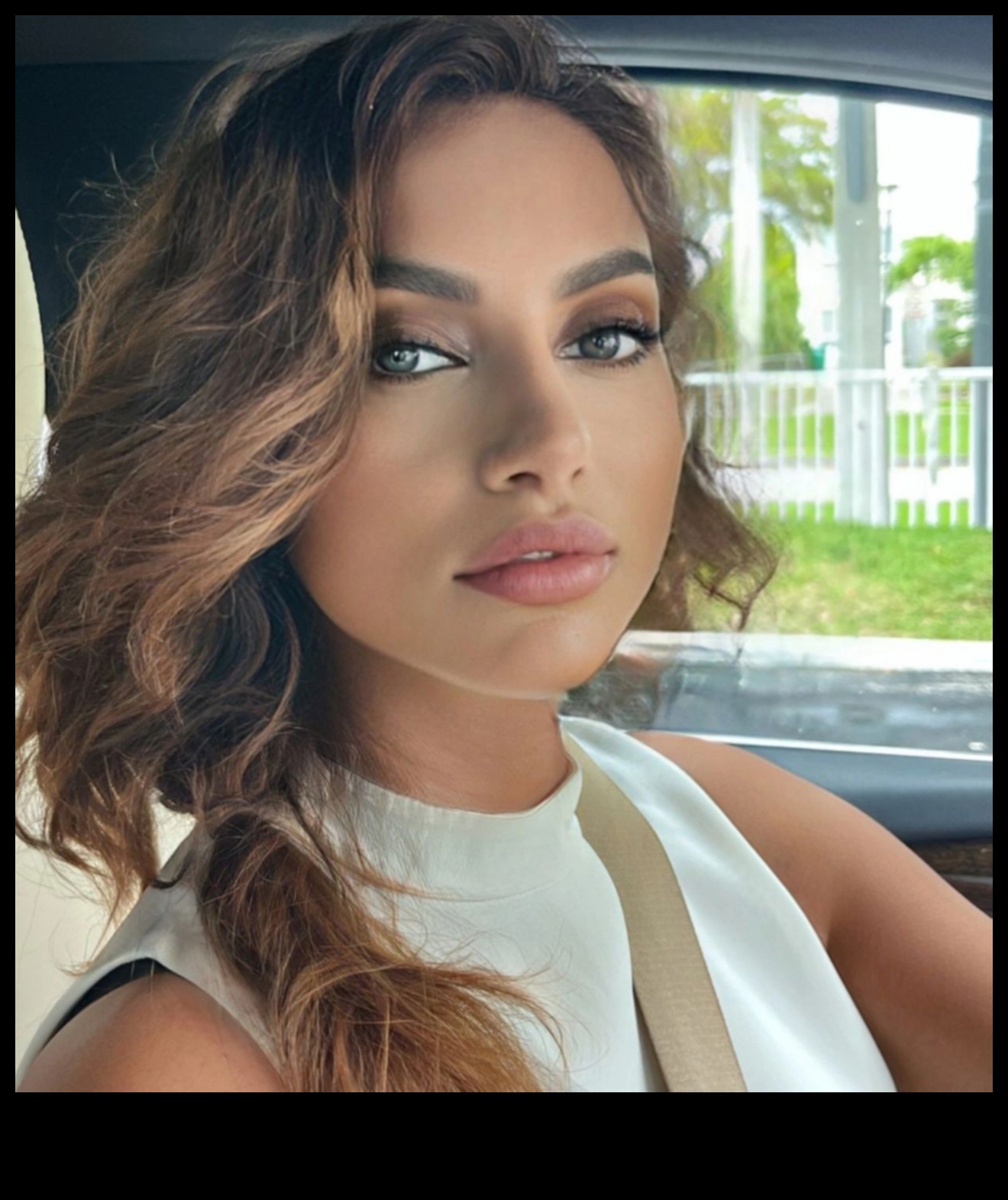 Auburn Hair and Confidence: How Your Hairstyle Reflects Your Self-Esteem