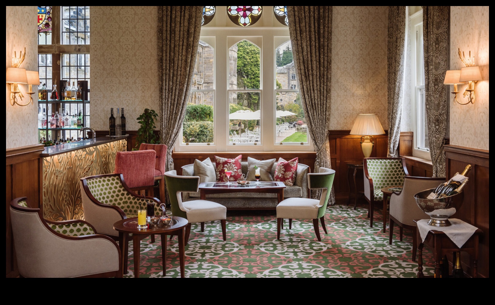 Chic Chronicles: Your Personalized Suite