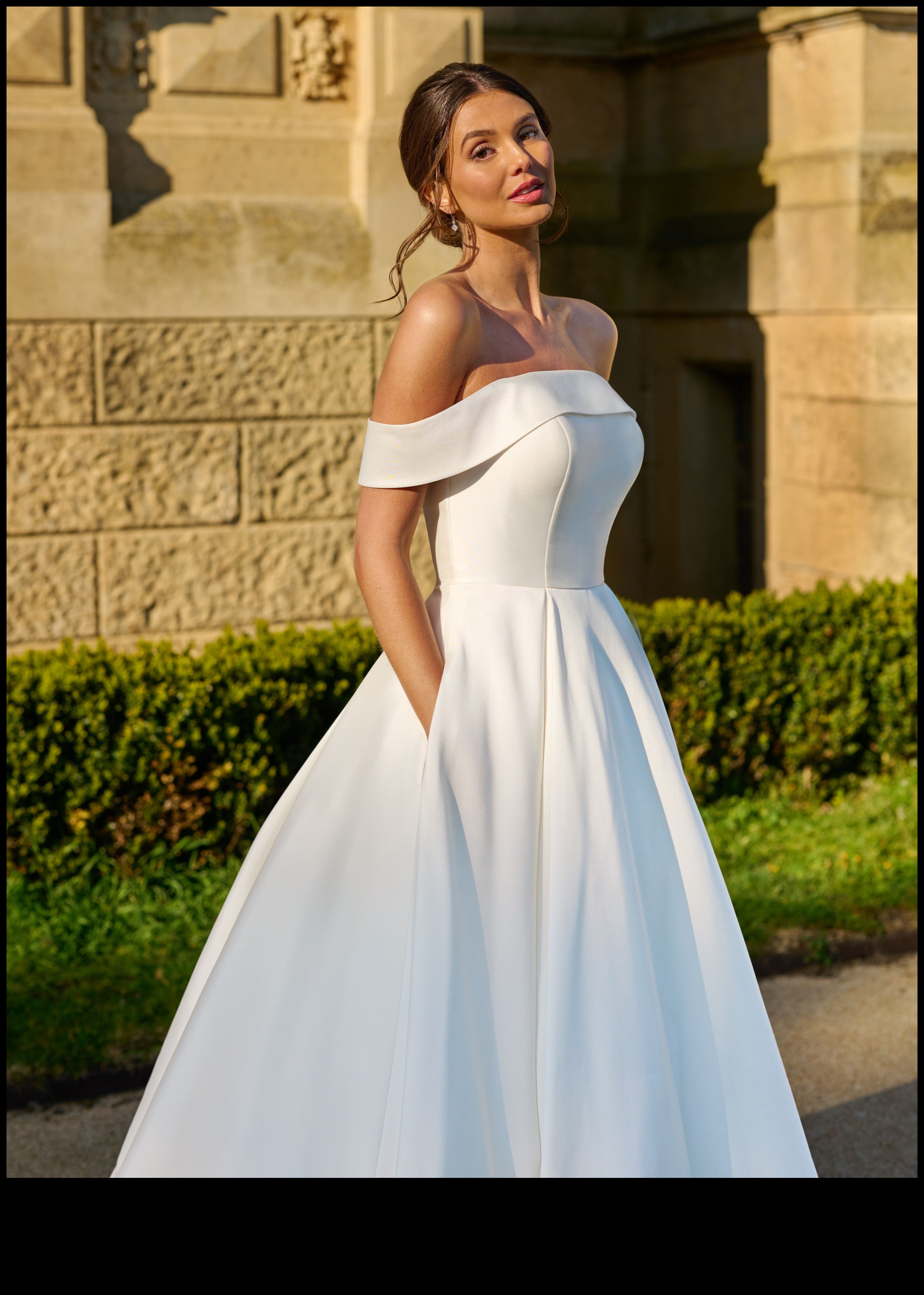 Chic Simplicity: Contemporary Classics of Modern Bridal Gowns