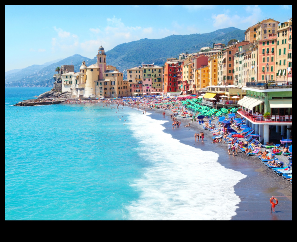 Footloose Explorer: Your Guide to City Strolls