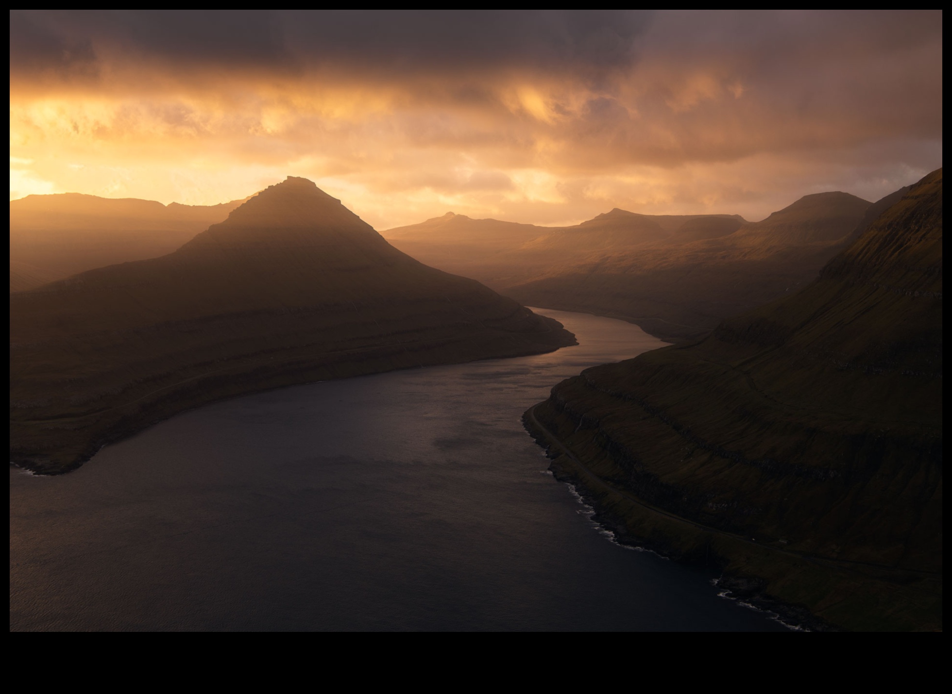 Golden Hour Grind: Sunset Sessions of Outdoor Fitness