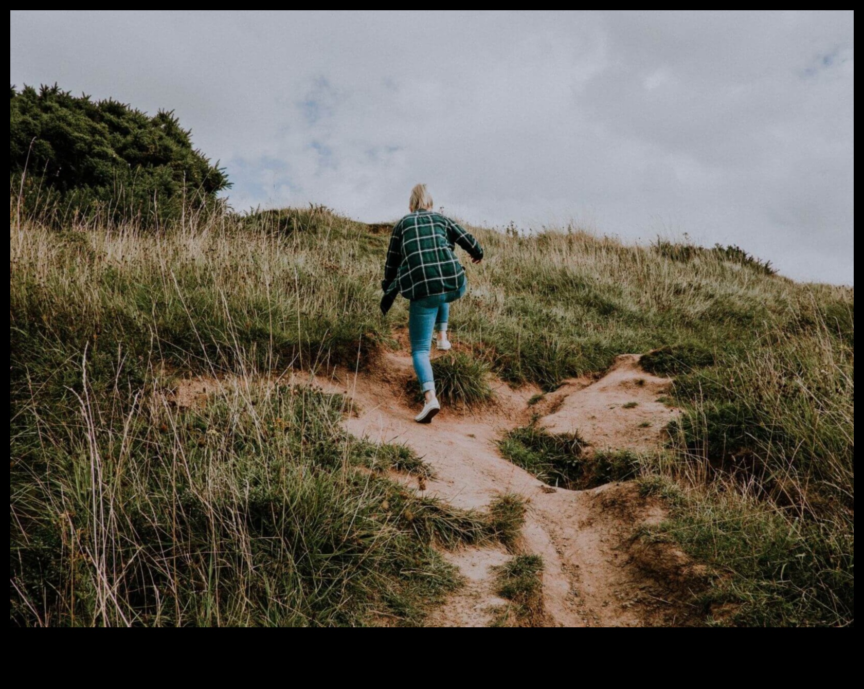 Trail Running Triumph: Nature's Influence on Weight Loss and Maintenance