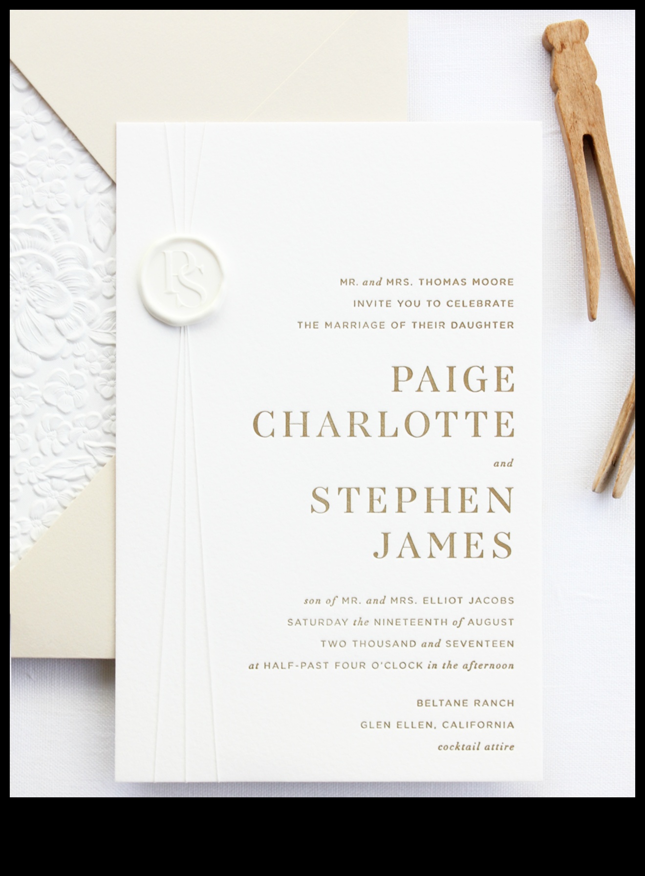 Radiant Reveals: Crafted Wedding Invitations