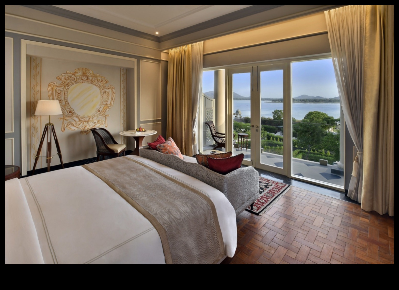 Suite Whispers: Stories from Luxurious Accommodations