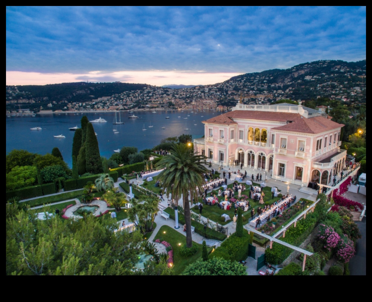 Sumptuous Soirees: Navigating Elegant Luxury Retreats