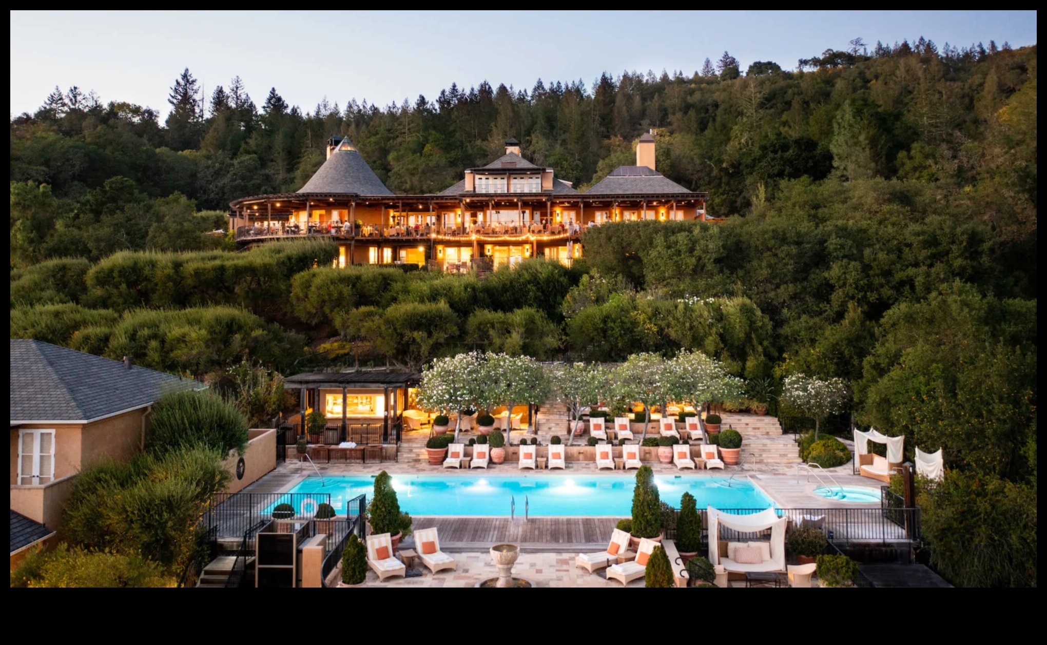 Sumptuous Soirees: Navigating Elegant Luxury Retreats