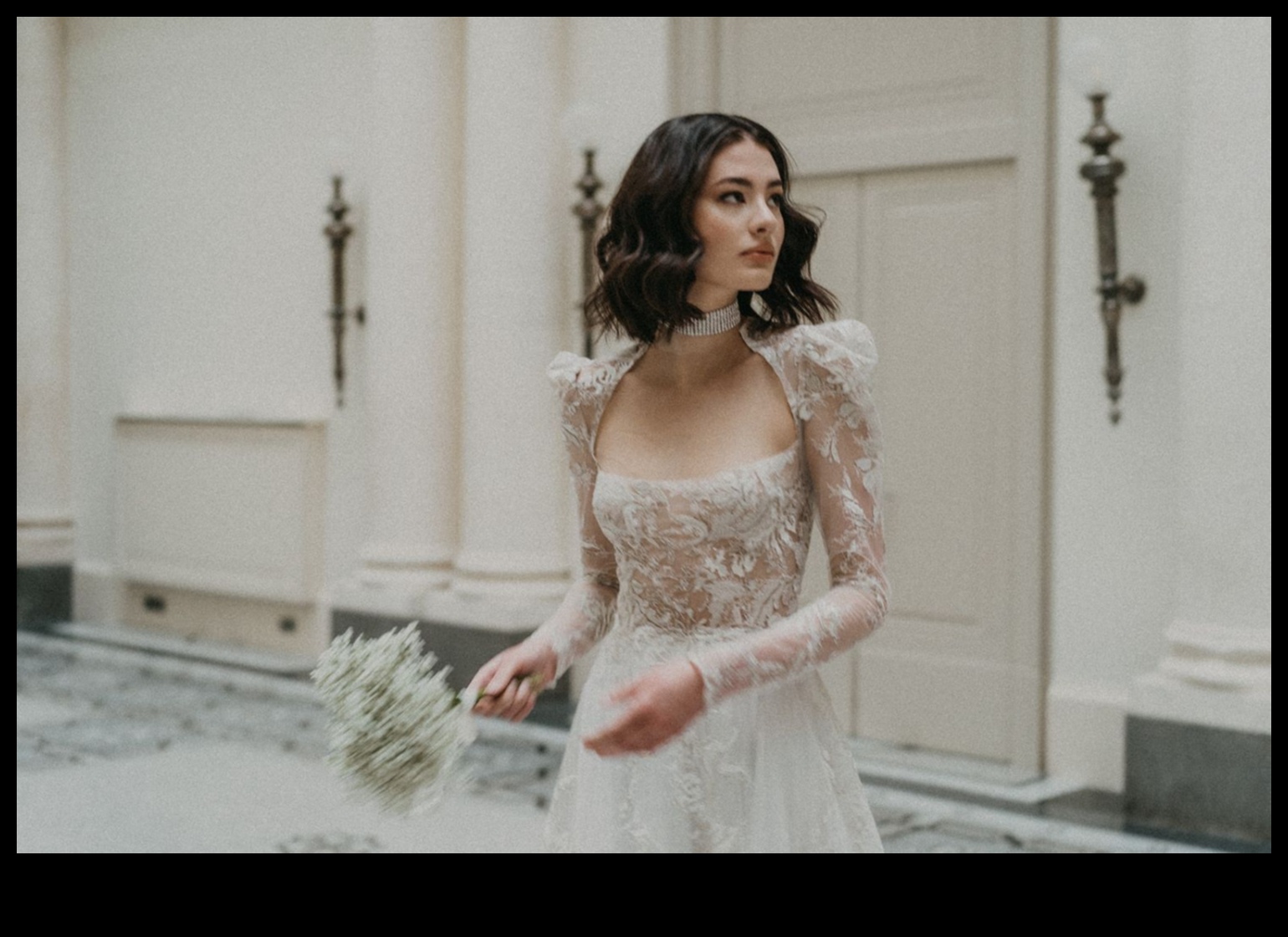 Urban Glam: Minimalist Magic in Modern Bridal Fashion