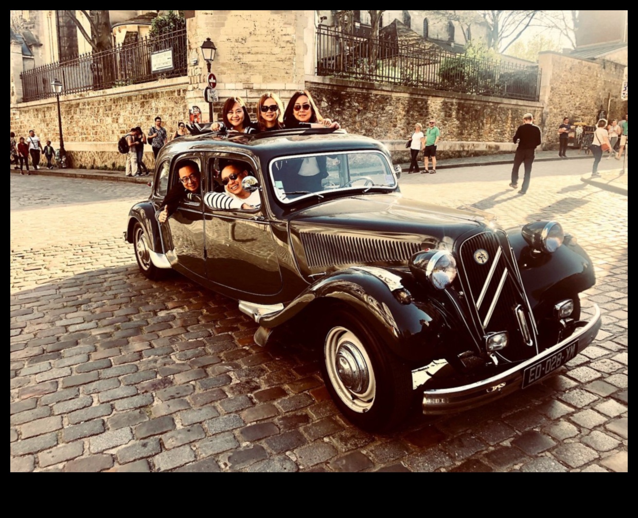 Urban Wheels: Navigating the City on Guided Bus Tours