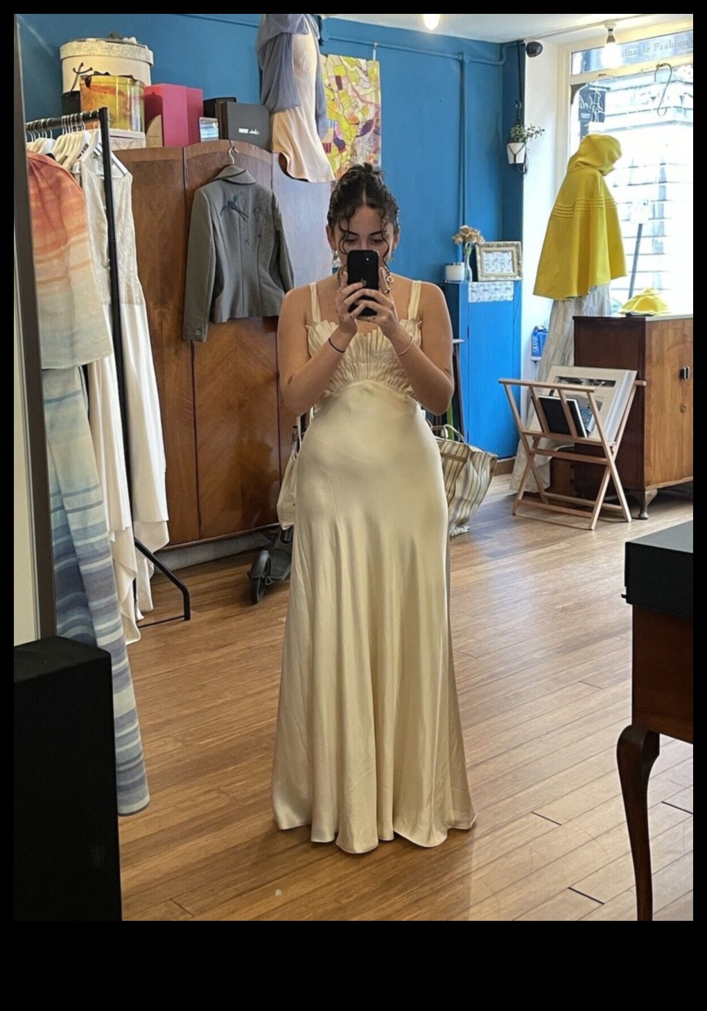 Time-Traveling in Style: Vintage Bridal Dress Marvels