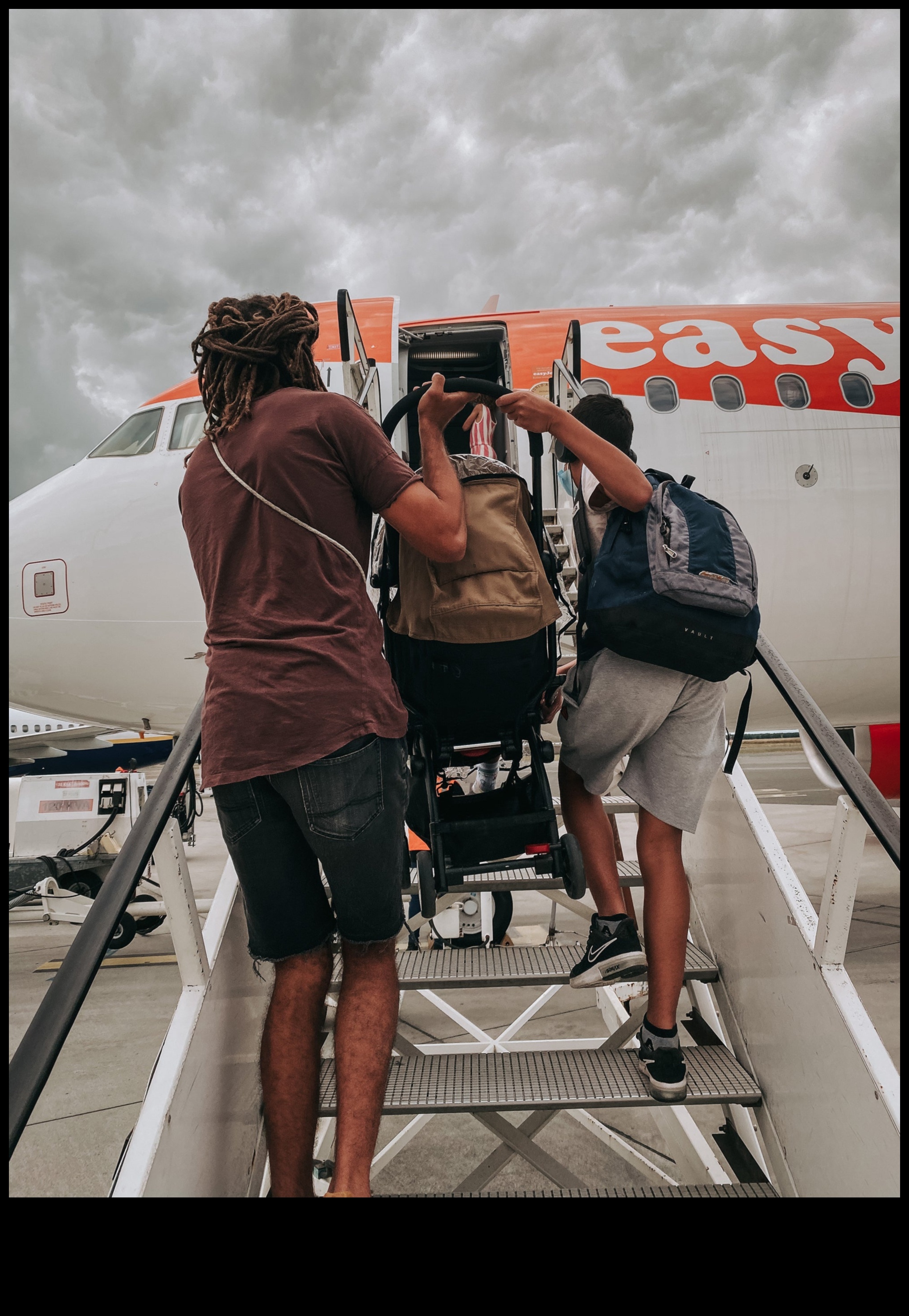 Voyager's Vault: Storing and Sharing Priceless Travel Tips