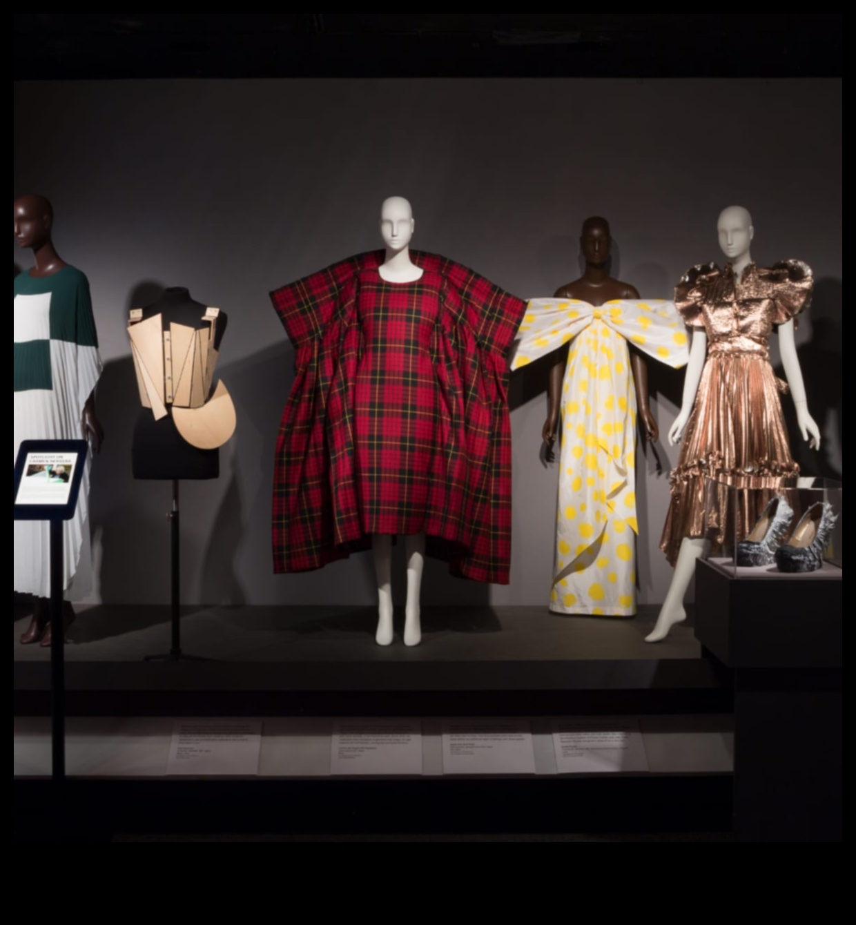 Minimalism Meets Maximalism: Finding Harmony in Fashion Extremes